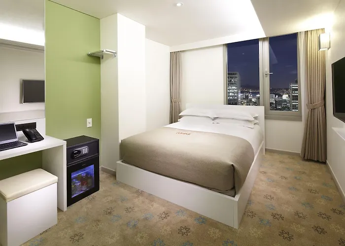 Travelodge Myeongdong Namsan Hotel 3*
