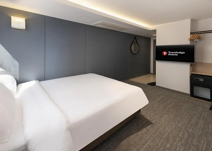 Travelodge Myeongdong Namsan 3*