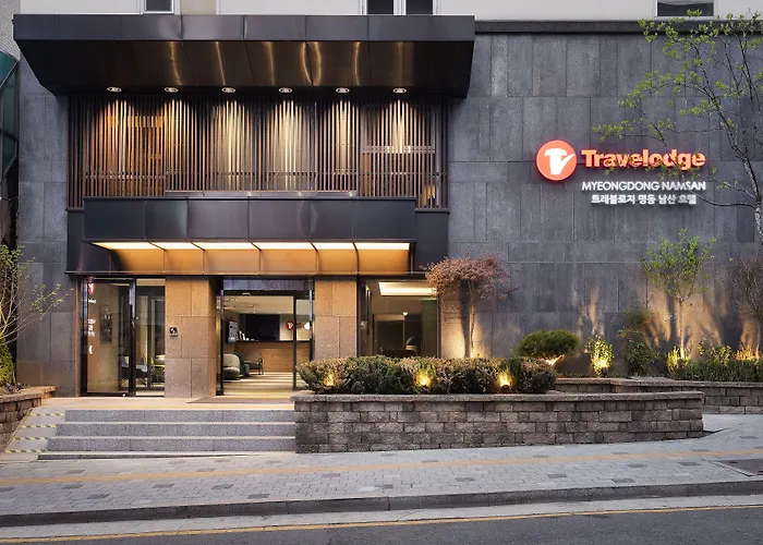 Travelodge Myeongdong Namsan Hotel 3*